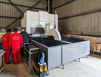 午夜影院污在线观看斥巨資購進業內先進智能柔性折彎設備